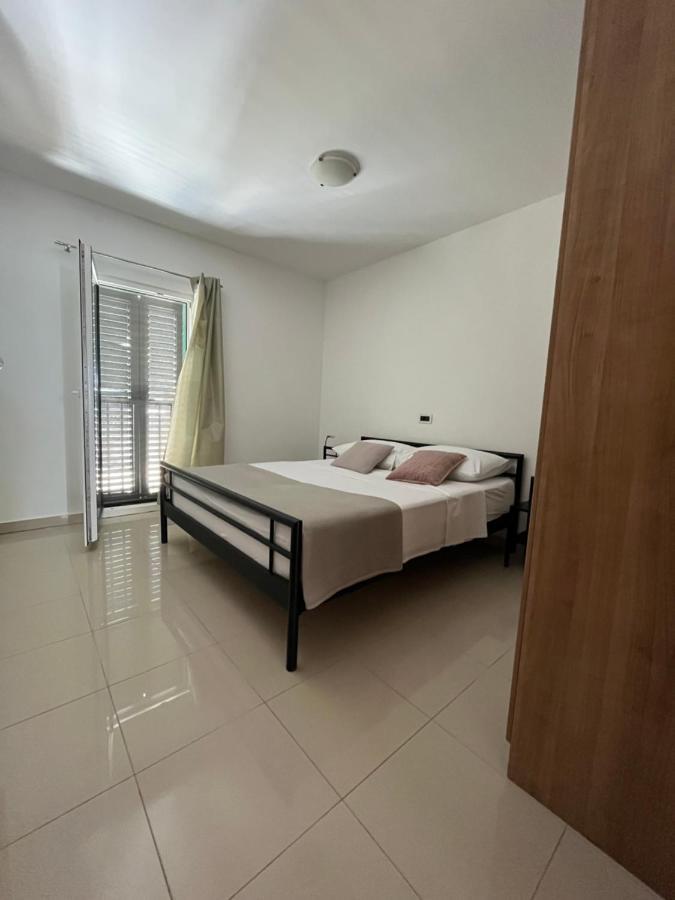 Apartments Pisacic บาร์บินเย ภายนอก รูปภาพ