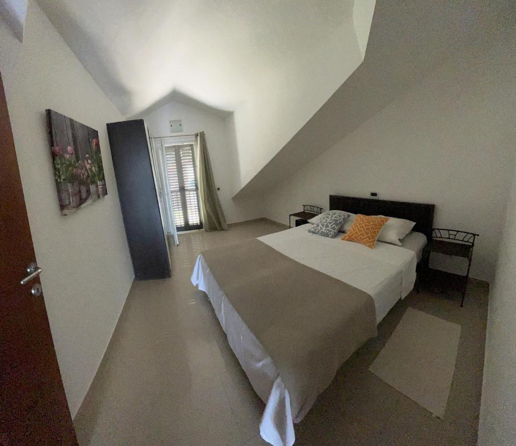 Apartments Pisacic บาร์บินเย ภายนอก รูปภาพ