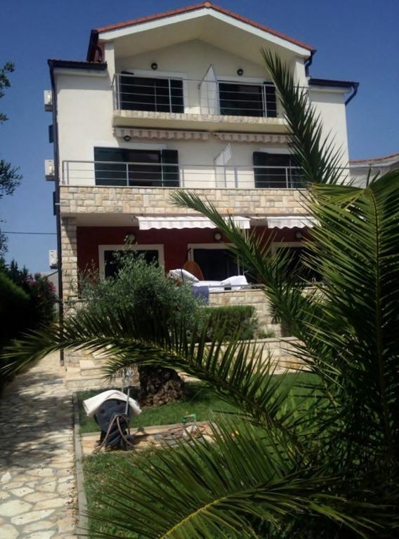 Apartments Pisacic บาร์บินเย ภายนอก รูปภาพ